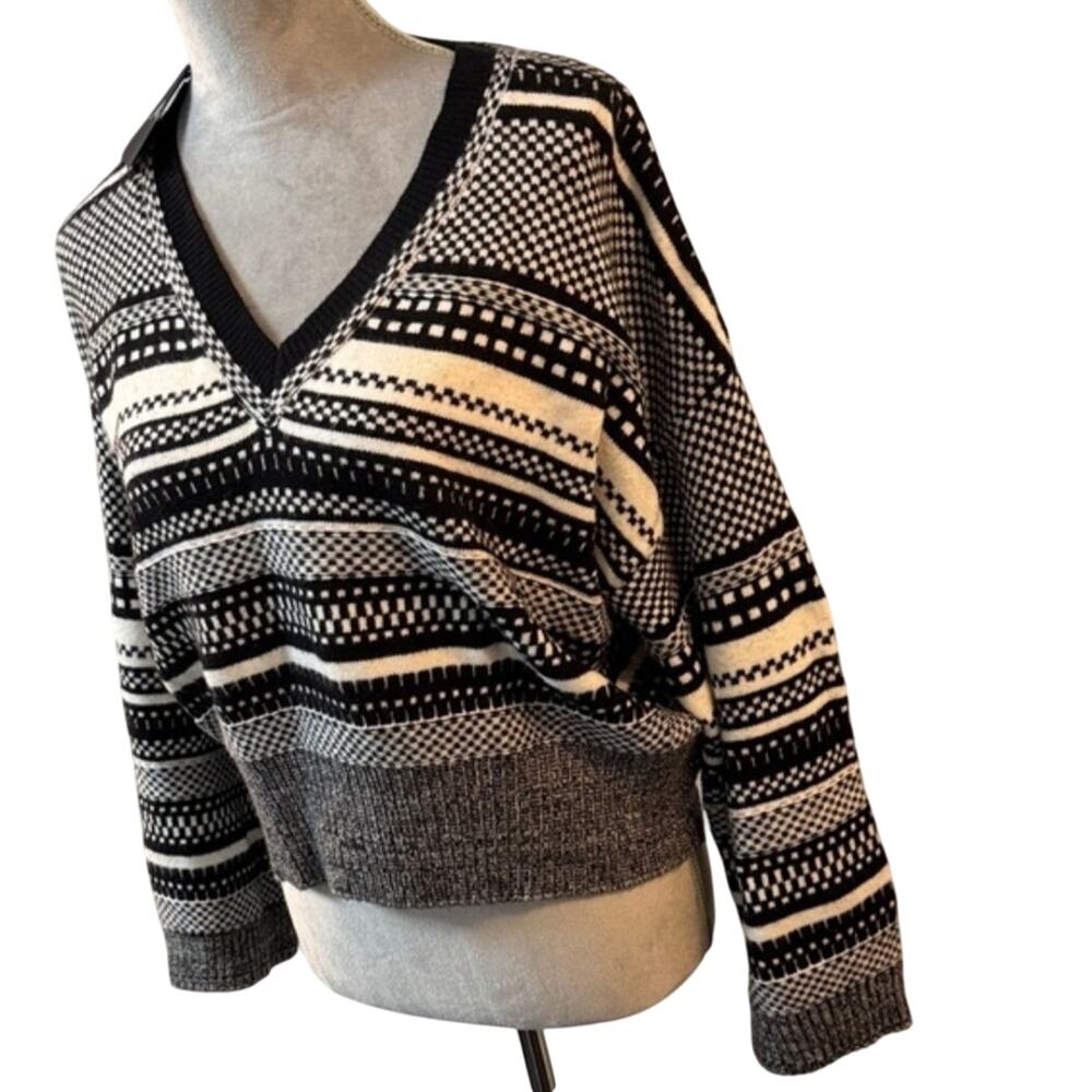 Marled Black & White Fair Isle Geometric V-Neck Knit Sweater Size S. Nordic Knit